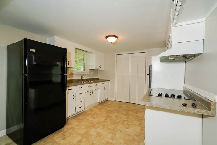 2938 S Kenmore Rd - Photo 5 of 10