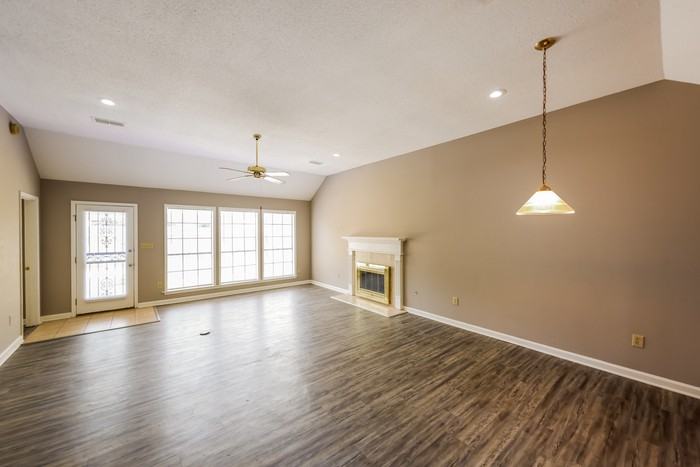 3903 Oak Ave - Photo 2 of 10