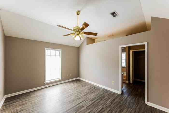 3903 Oak Ave - Photo 5 of 10