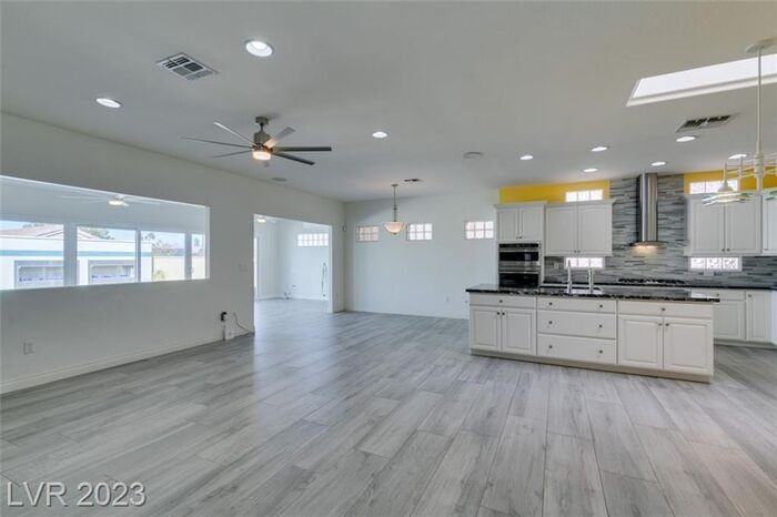 1699 Rockcrest Hills Ave - Photo 5 of 42