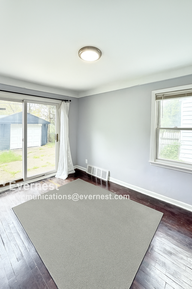 18775 Mccormick St - Photo 6 of 17