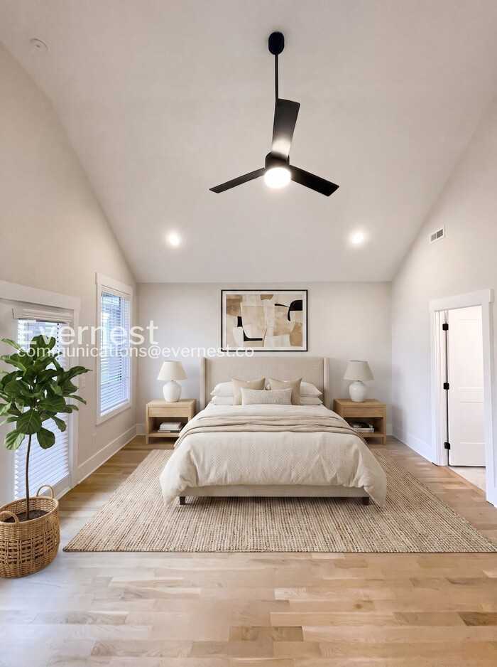 3013 Batavia St - Photo 4 of 33