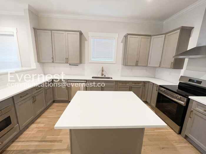 3013 Batavia St - Photo 6 of 33