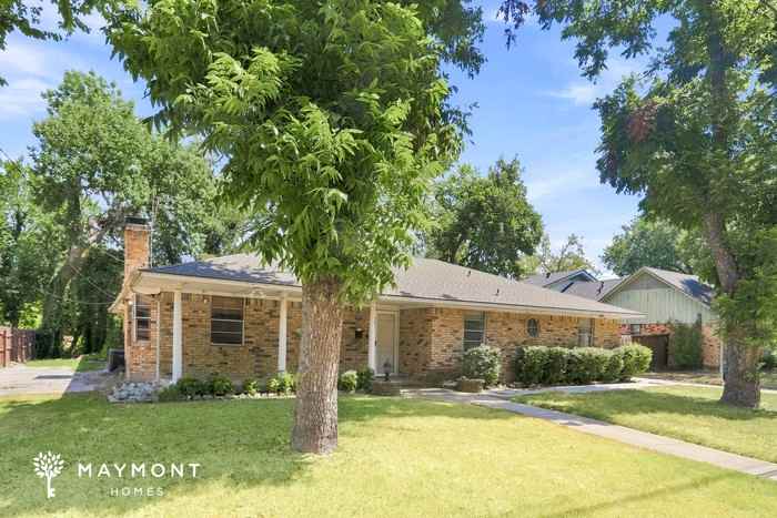 301 Woodhaven Dr - Photo 2 of 3