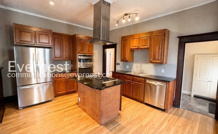 2104 Bailey Ave - Photo 5 of 23