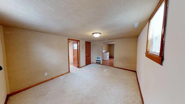 811 6th Ave Nw - Photo 5 of 11