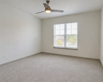 1006 West Loop #1002 - Photo 3 of 4