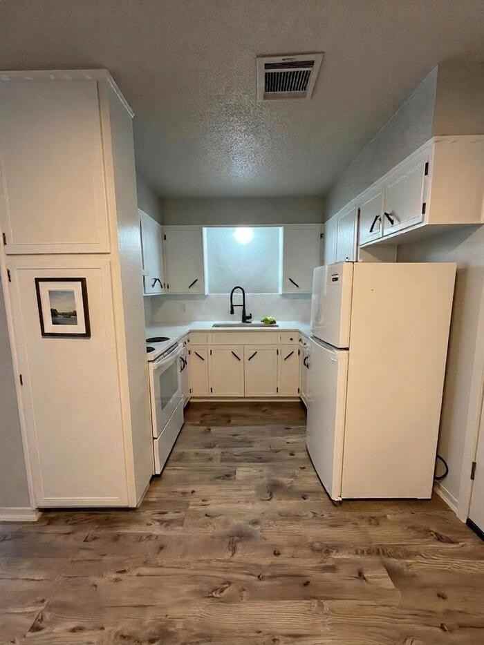 603 S Mekusukey Ave #611 - Photo 4 of 6