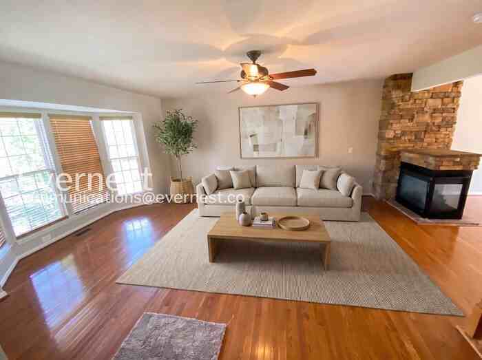 16 Popes Creek Ln - Photo 2 of 18