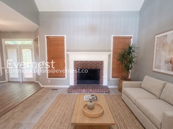 94 Yorkshire Ln - Photo 4 of 31