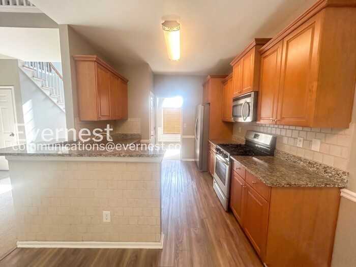 94 Yorkshire Ln - Photo 6 of 31
