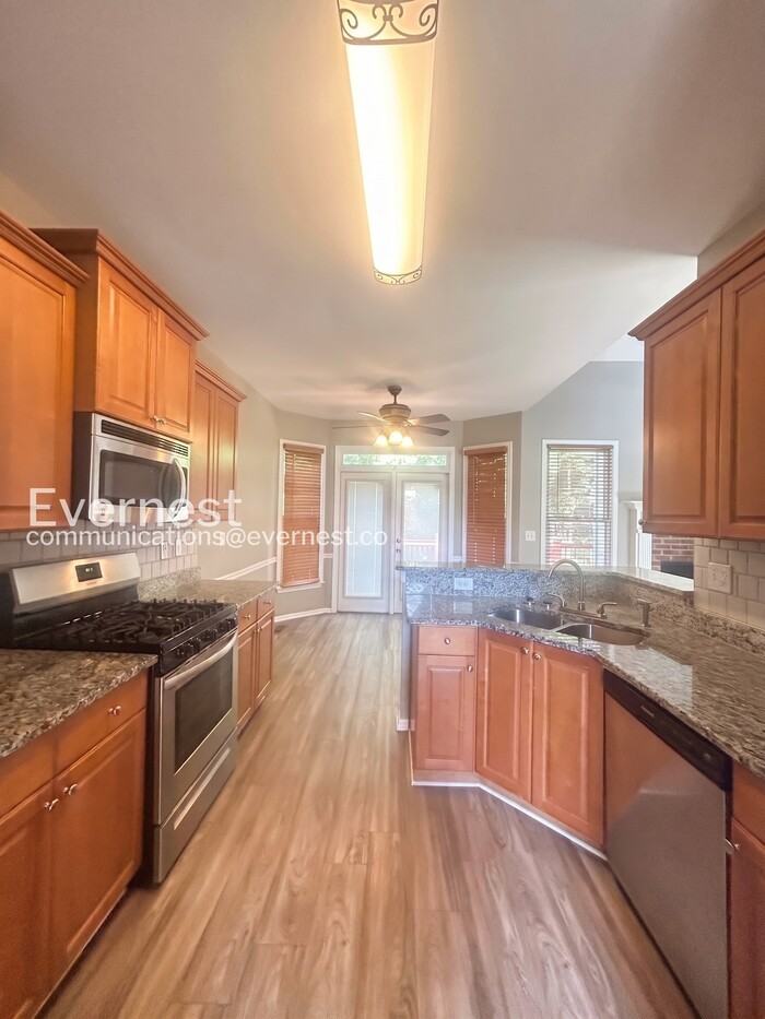 94 Yorkshire Ln - Photo 7 of 31