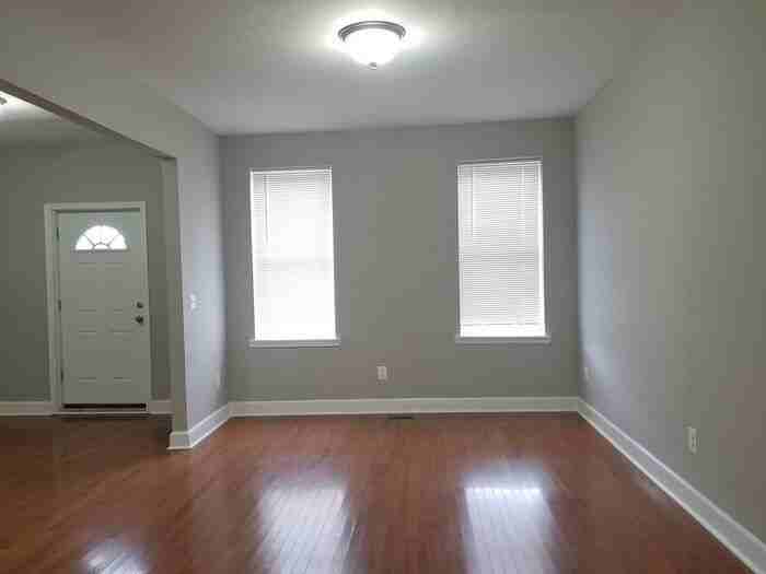 588 Lyndhurst St - Photo 5 of 11