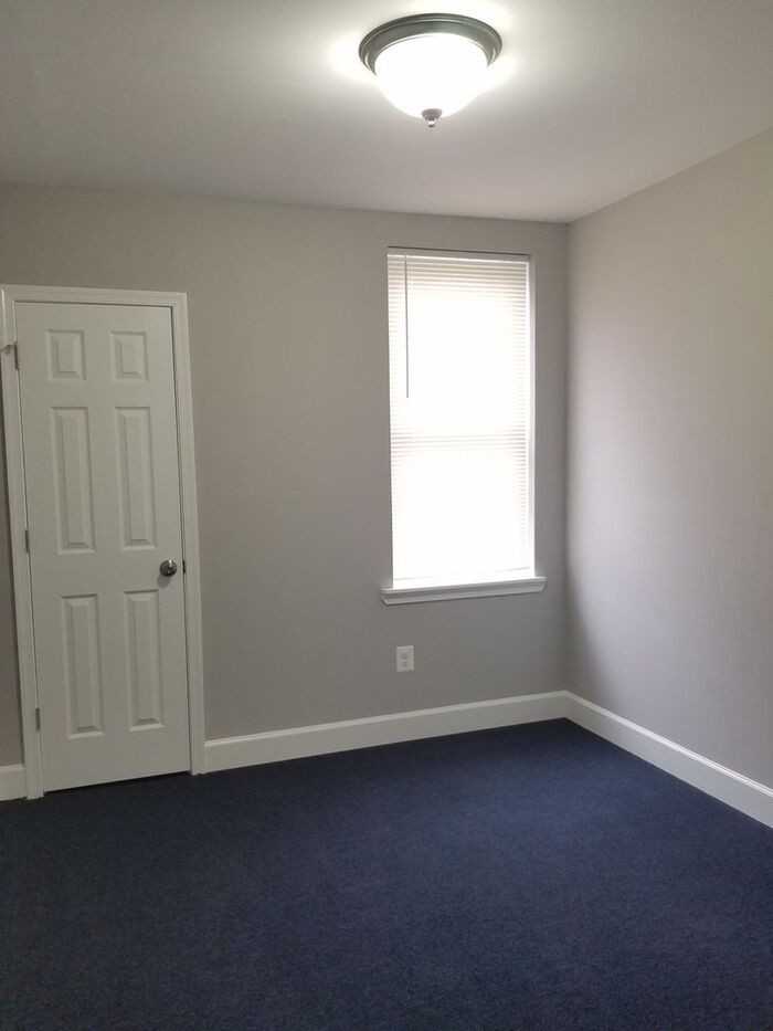 588 Lyndhurst St - Photo 7 of 11