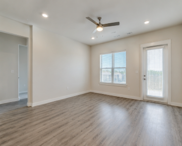 1515 N Main St #303 - Photo 2 of 4