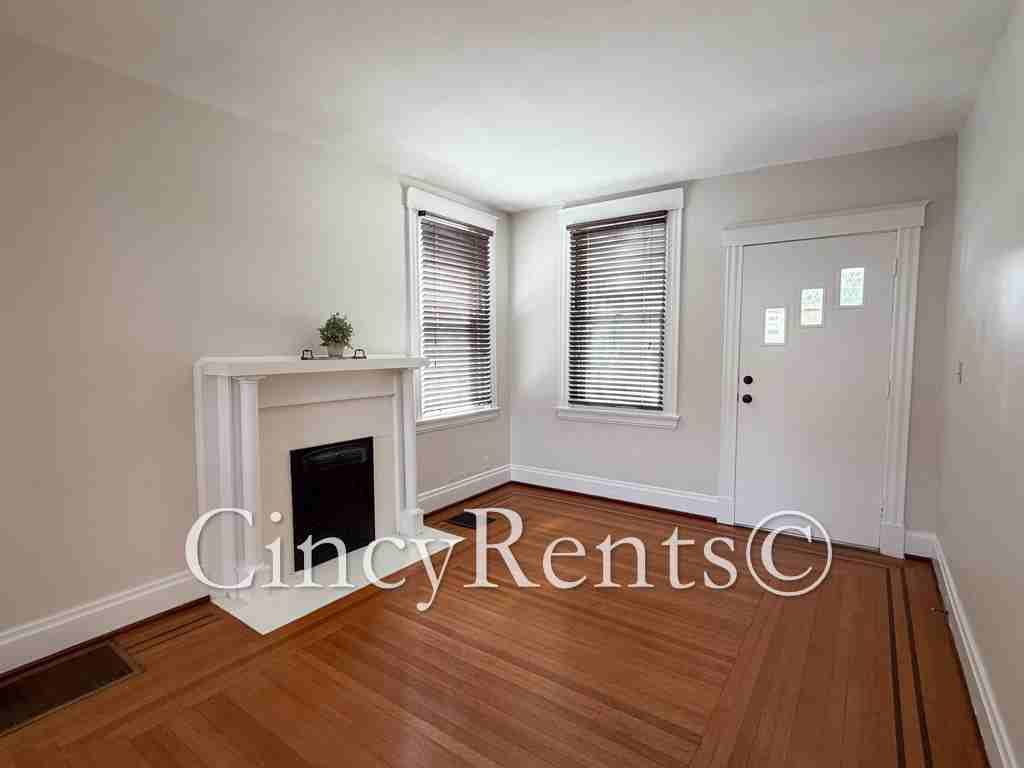 2800 Observatory Ave #1 - Photo 4 of 17