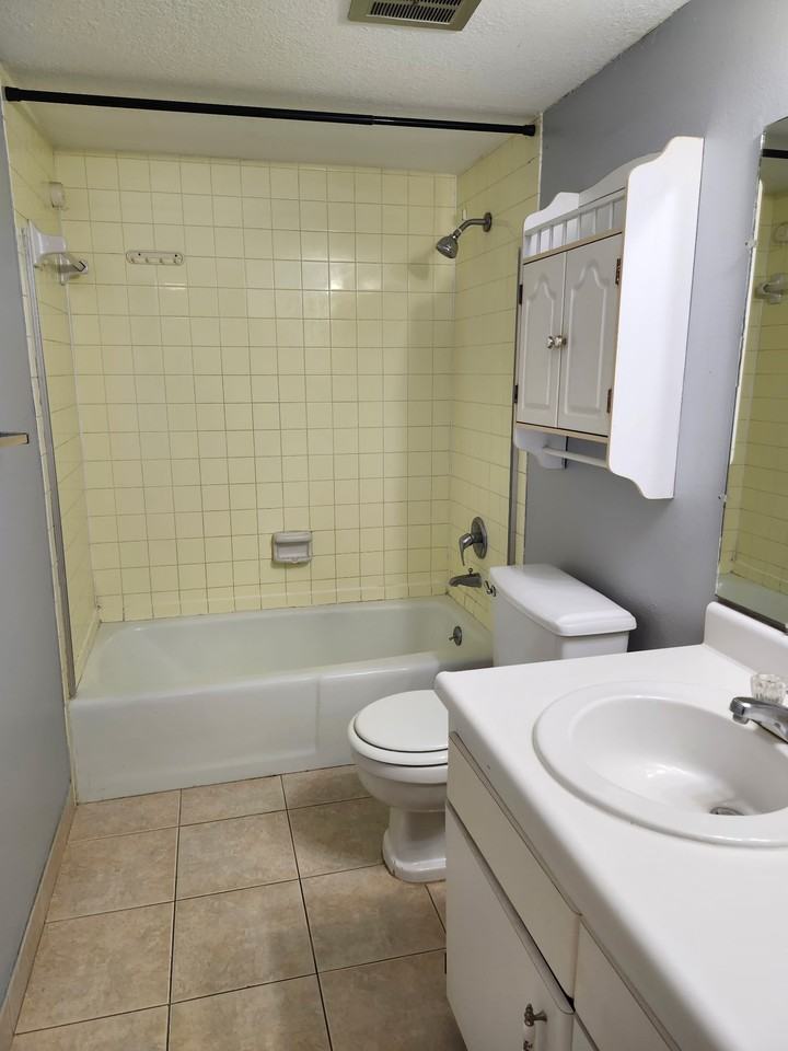 Carrollwood Estates Dr #114 - Photo 6 of 8