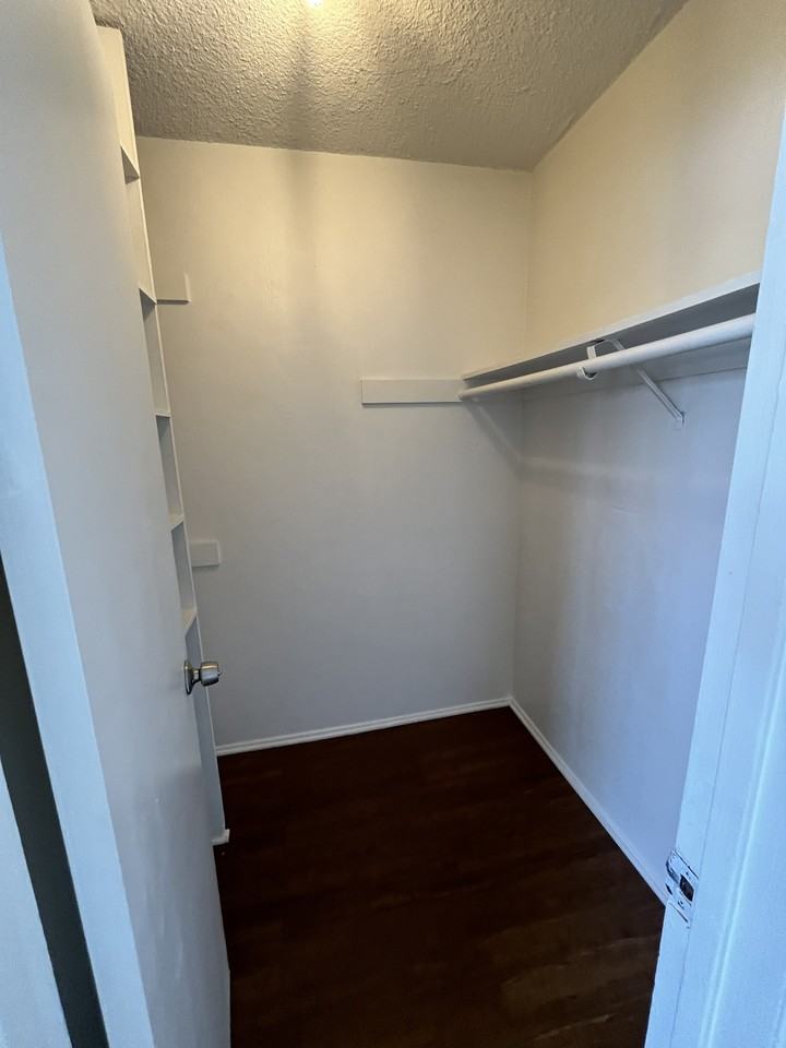 4264 Euclid Ave #6 - Photo 3 of 18
