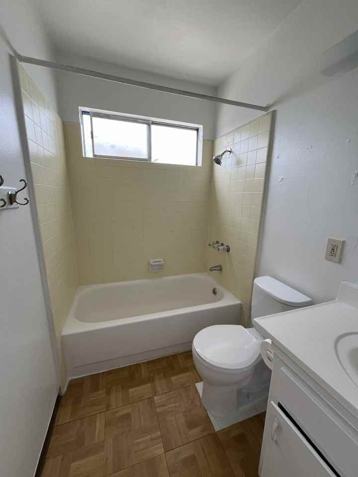 4264 Euclid Ave #6 - Photo 5 of 18