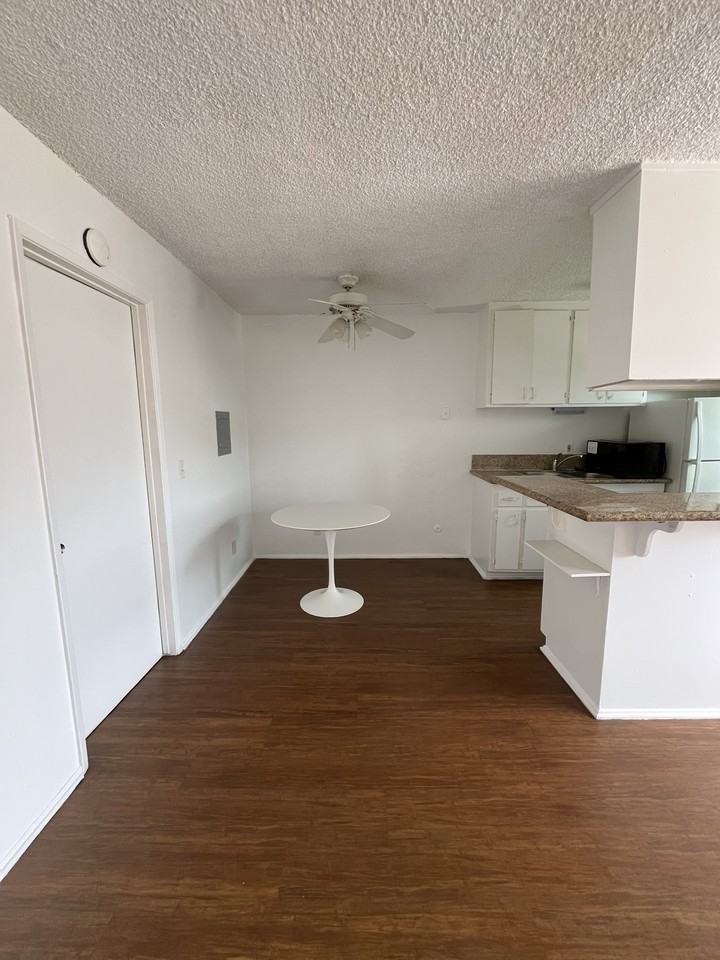 4264 Euclid Ave #6 - Photo 7 of 18