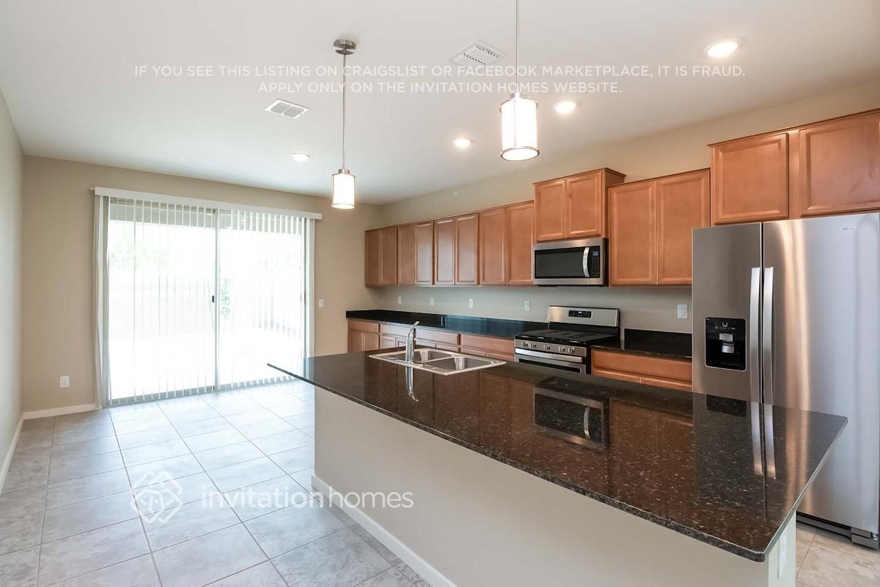 33987 N Desert Star Dr - Photo 5 of 19
