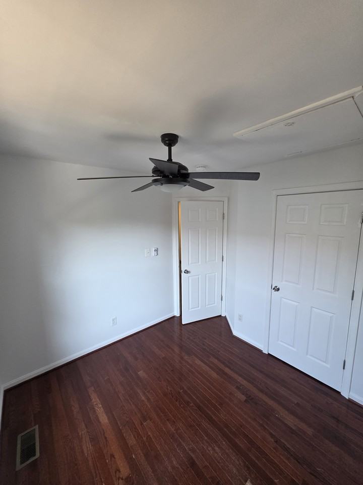 406 Knollwood Ct - Photo 2 of 18