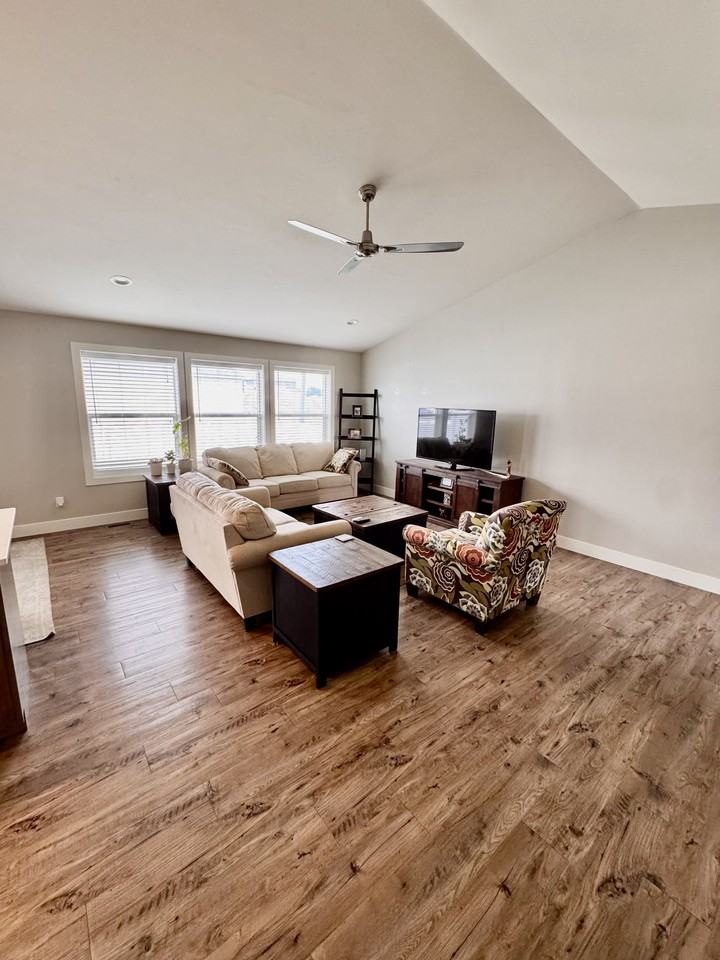 3660 Delaware Ave - Photo 3 of 13