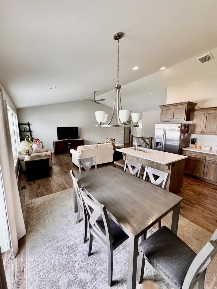 3660 Delaware Ave - Photo 4 of 13
