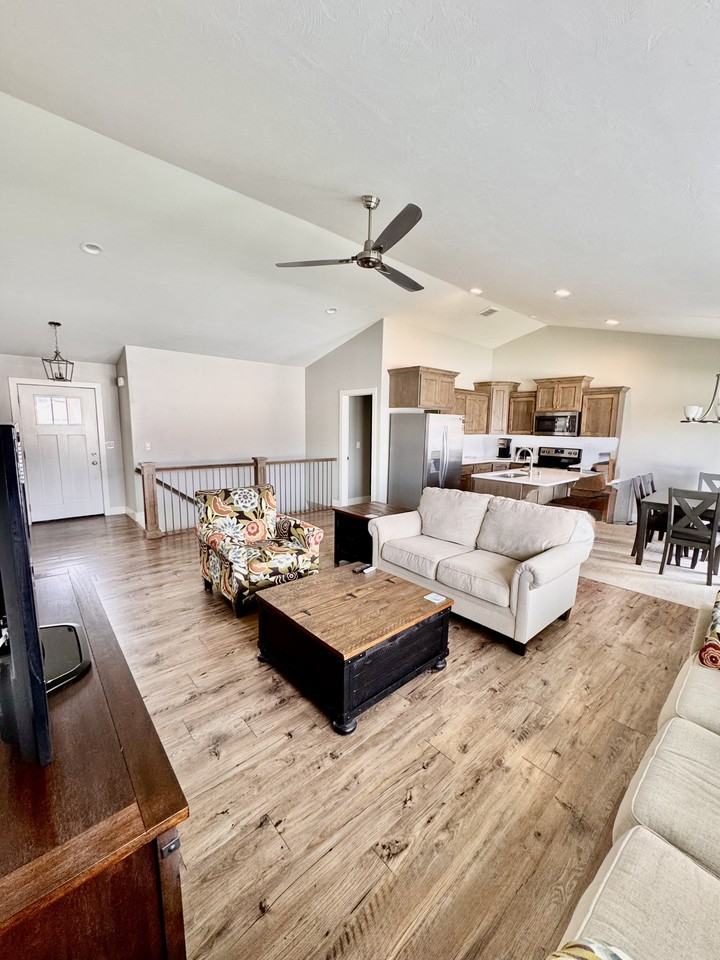 3660 Delaware Ave - Photo 5 of 13