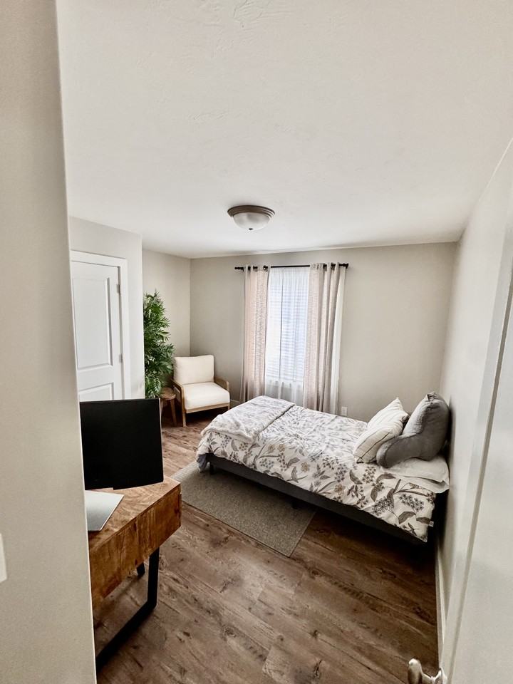 3660 Delaware Ave - Photo 6 of 13