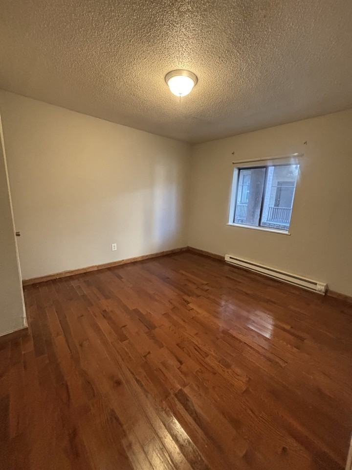 431 W G St #B5 - Photo 3 of 16