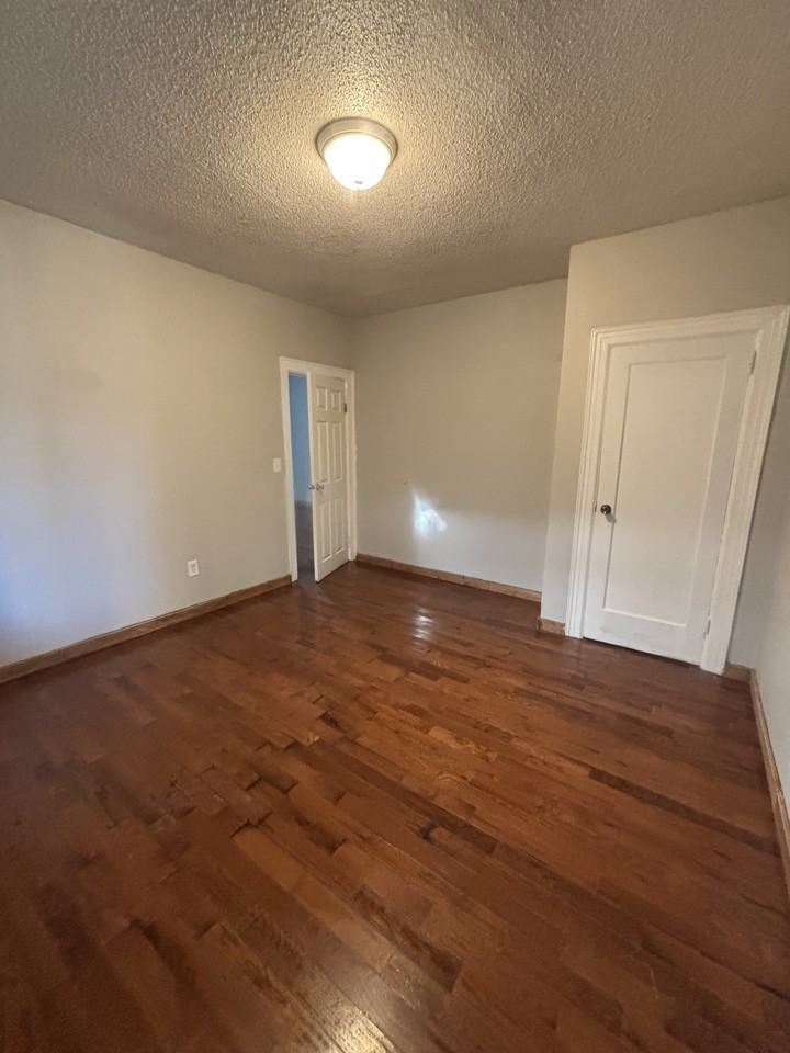 431 W G St #B5 - Photo 4 of 16