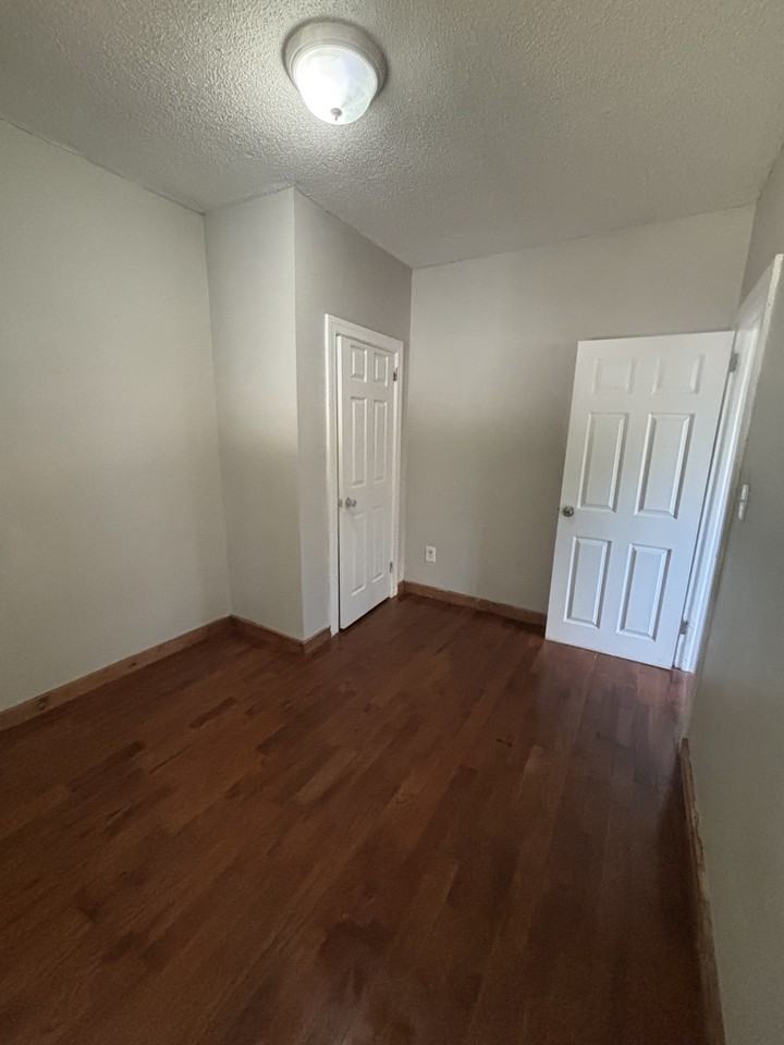 431 W G St #B5 - Photo 5 of 16