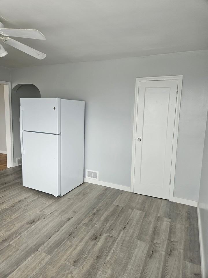 557 E 6th Ave #E - Photo 2 of 11