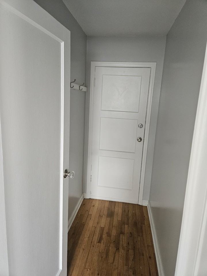 557 E 6th Ave #E - Photo 4 of 11