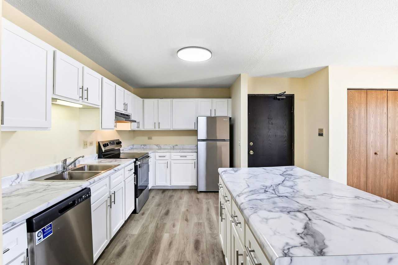 13328 Parkwood Dr #216 - Photo 4 of 38