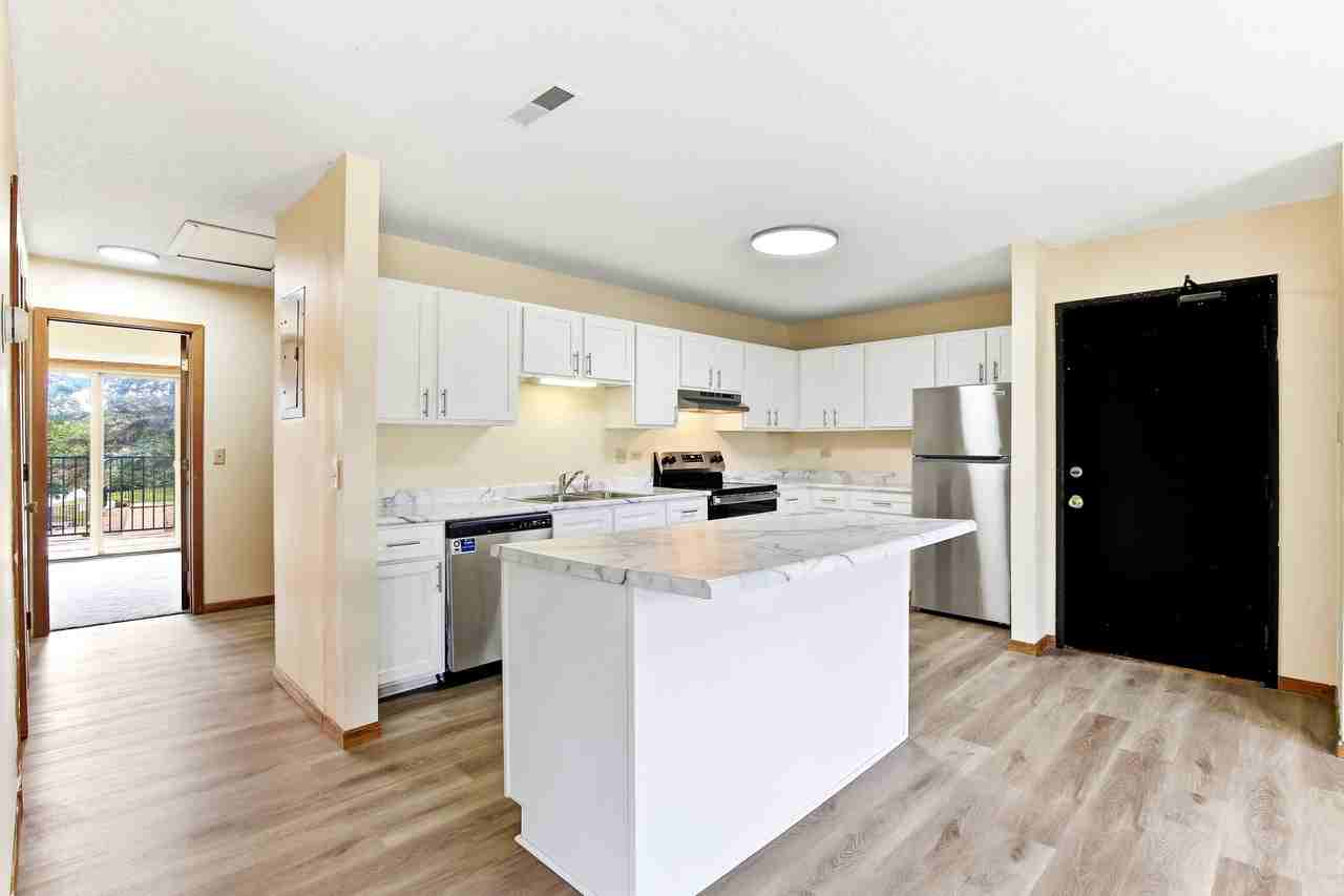 13328 Parkwood Dr #216 - Photo 3 of 38