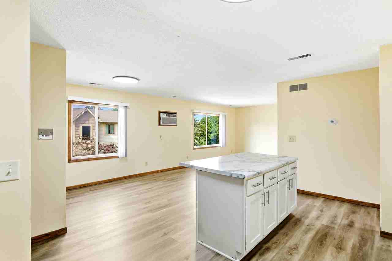 13328 Parkwood Dr #216 - Photo 5 of 38