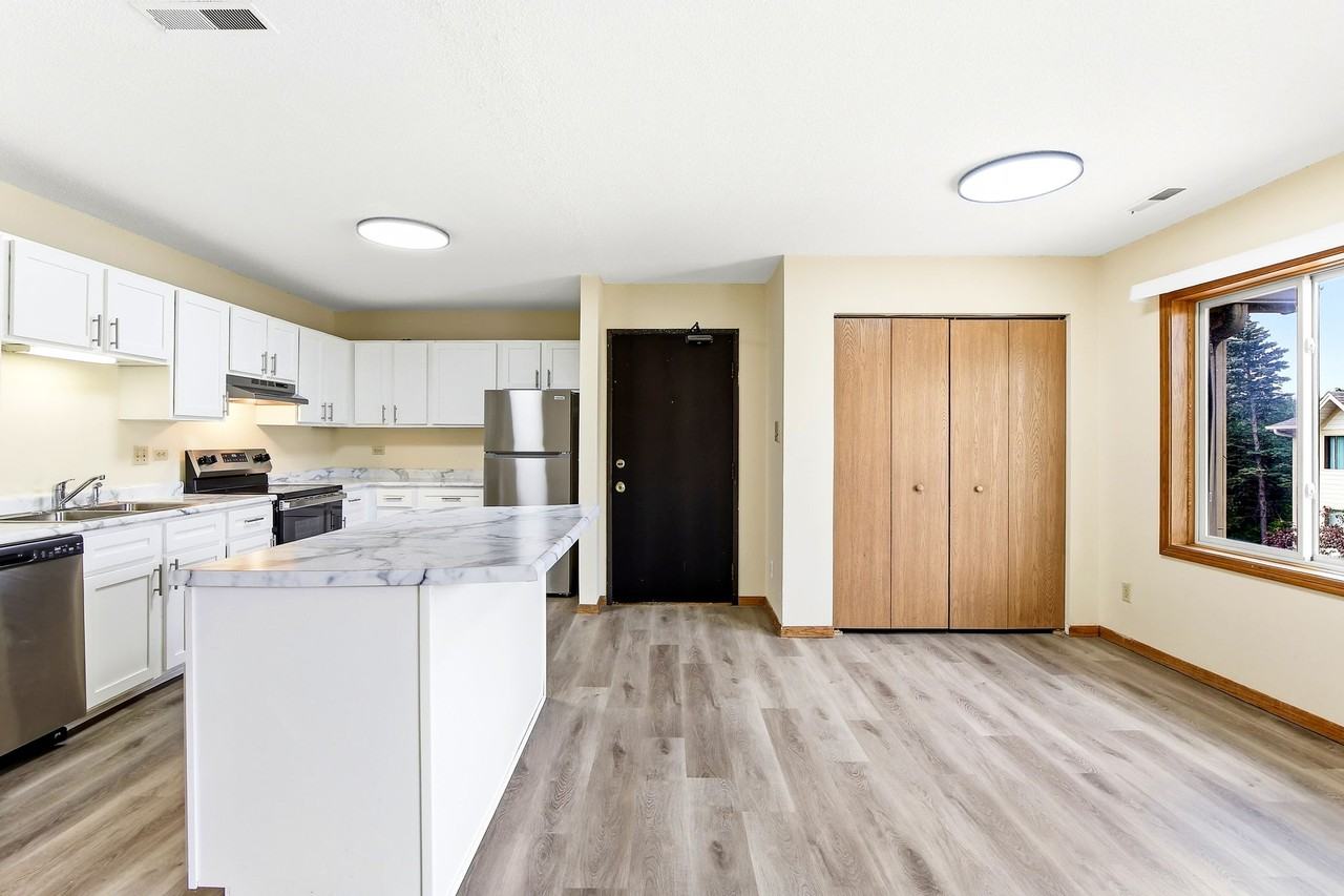 13328 Parkwood Dr #216 - Photo 6 of 38