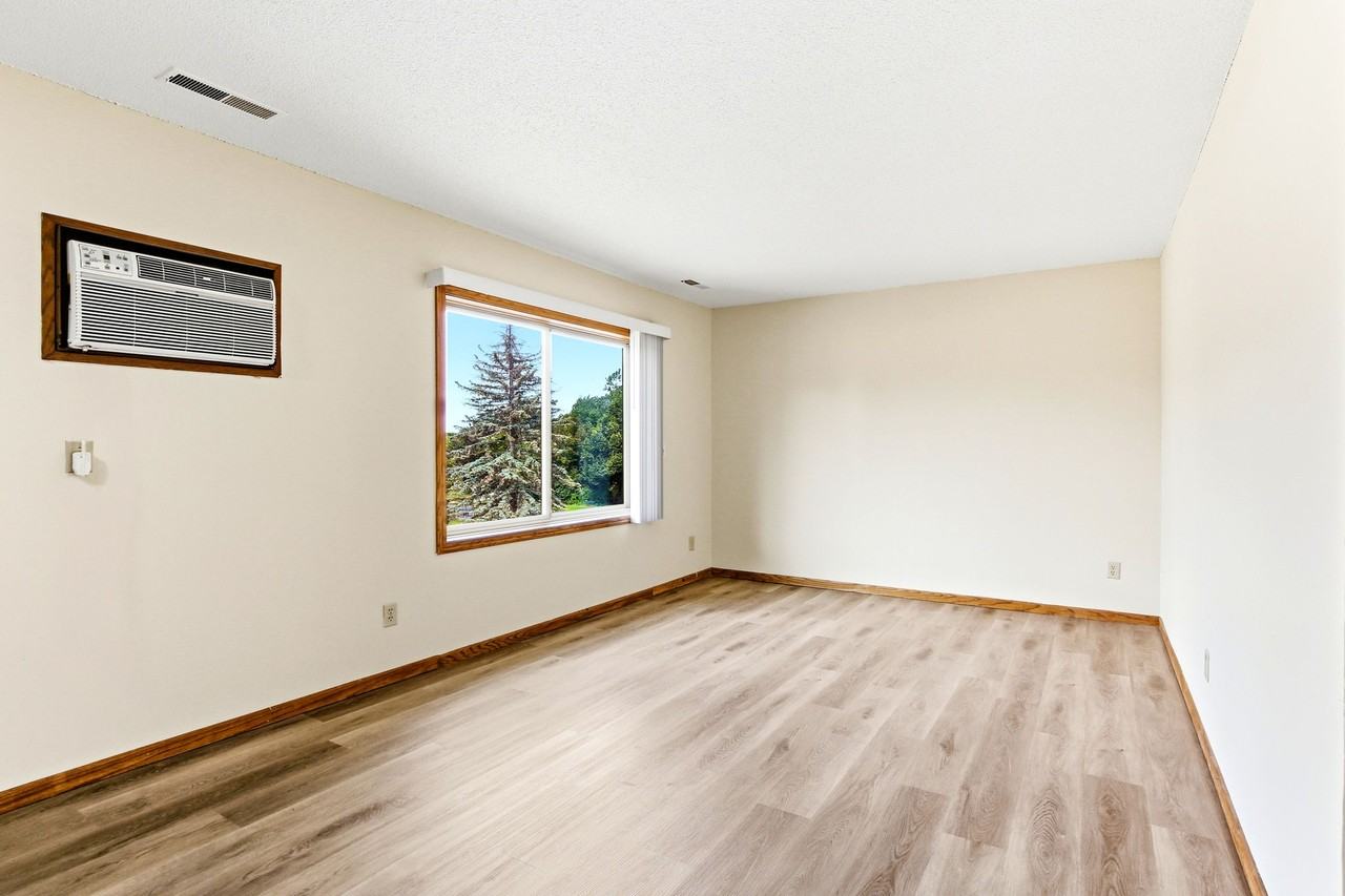 13328 Parkwood Dr #216 - Photo 7 of 38