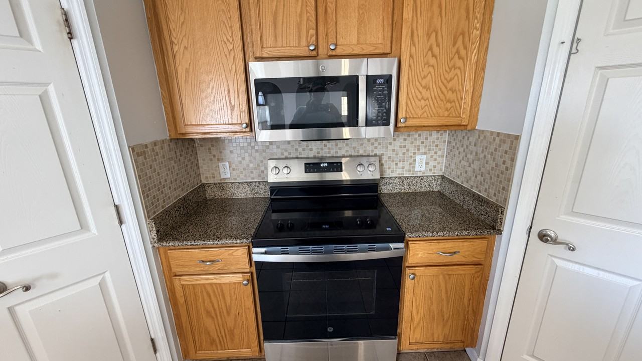 5002 Strada Dr #1 - Photo 4 of 23
