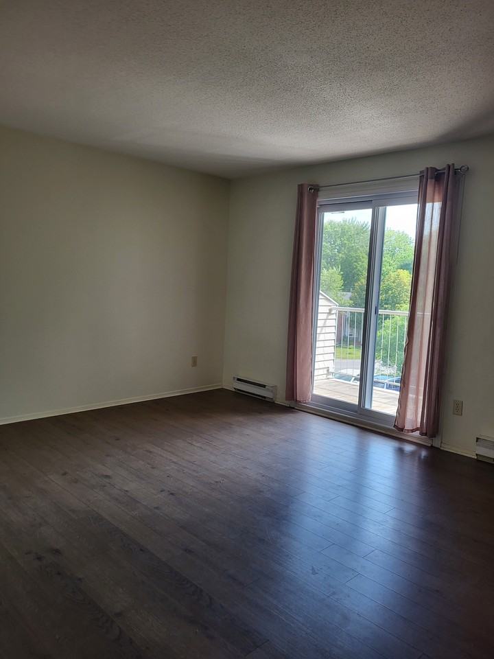 270 Brittany Drive - Photo 7 of 19