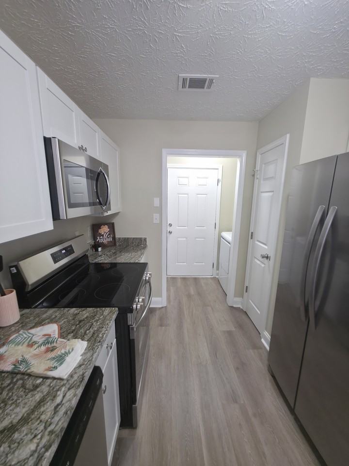 171 Westchester Cir #1 - Photo 3 of 16