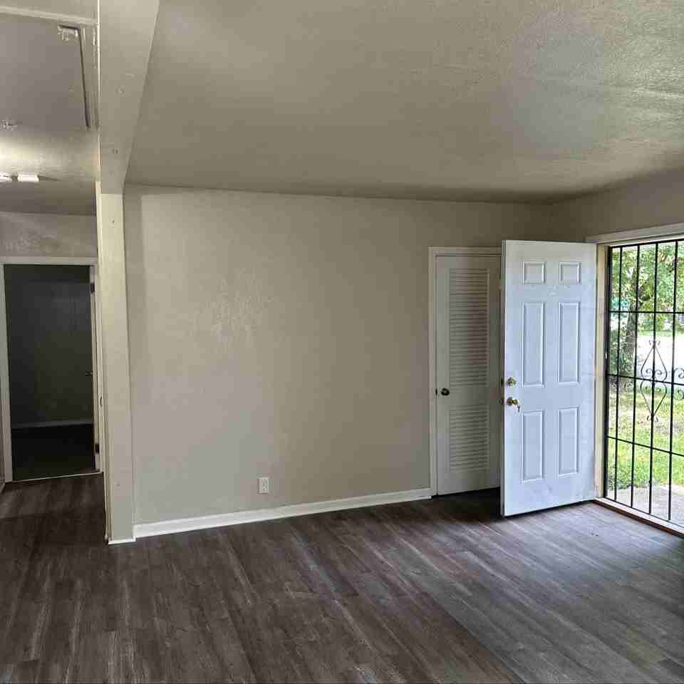 5817 N Teutonia Ave #1 - Photo 2 of 17