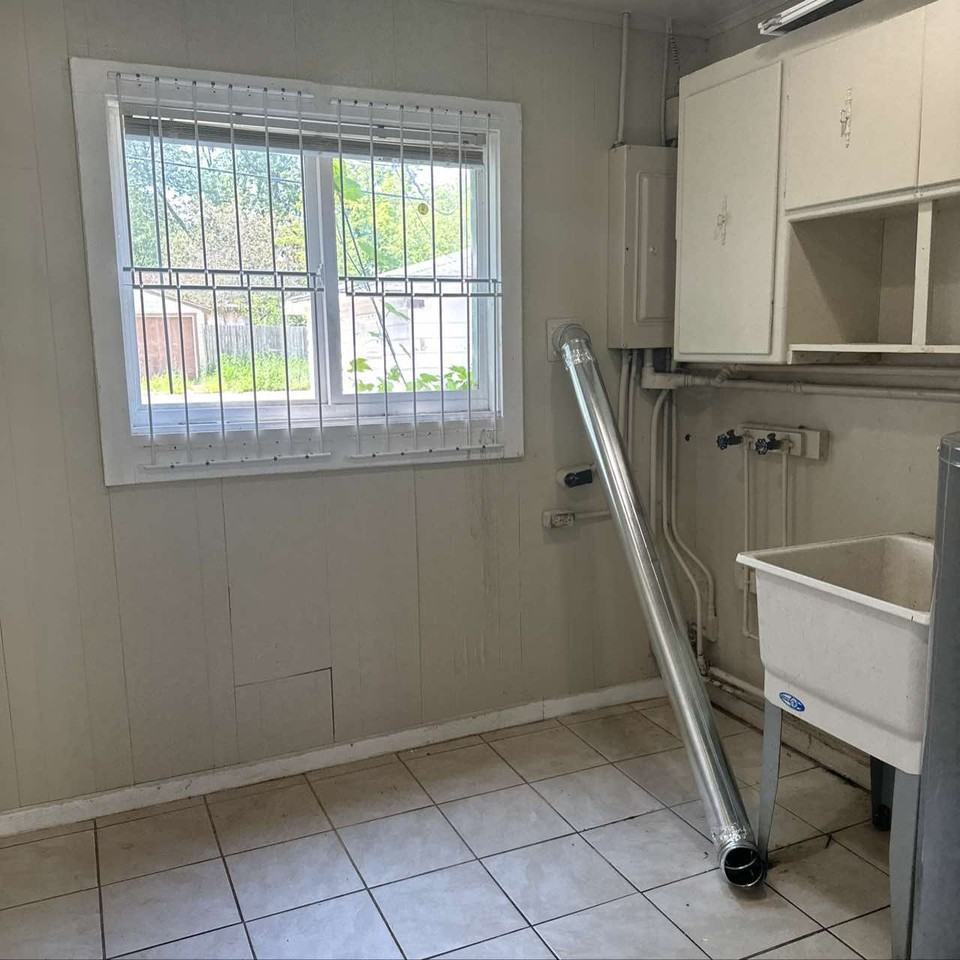 5817 N Teutonia Ave #1 - Photo 5 of 17