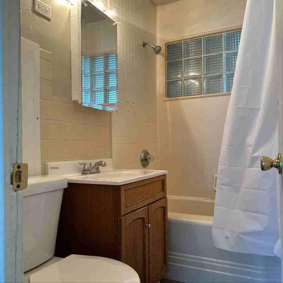 5817 N Teutonia Ave #1 - Photo 6 of 17