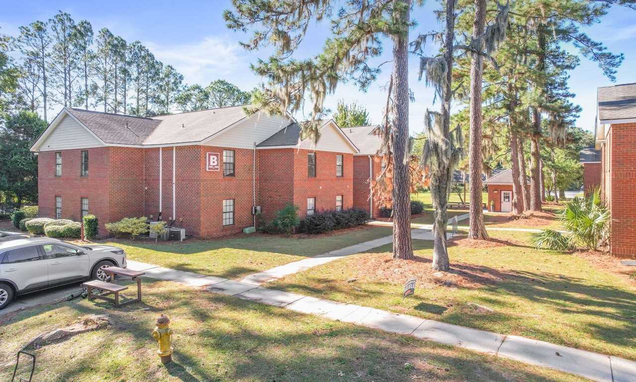Apache Apartments — 2 & 4 Bedroom Homes on Savannah's Southside - Photo 3 of 36