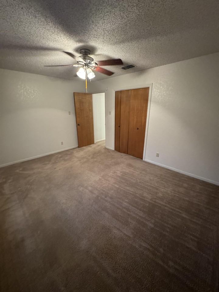 206 Redwood Cir #1 - Photo 5 of 24
