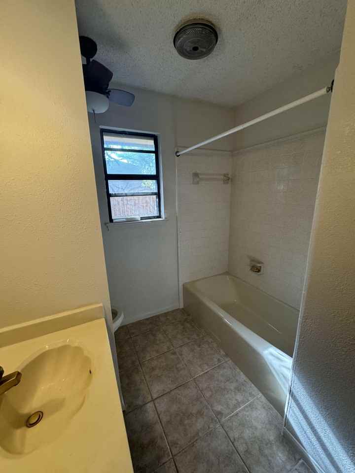 206 Redwood Cir #1 - Photo 6 of 24