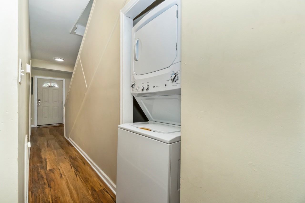 1912 Bainbridge St - Photo 4 of 20